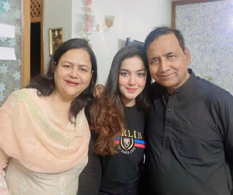 Syeda Tuba Anwar Parents
